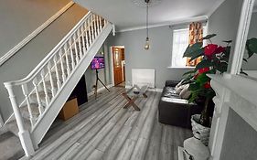 Spacious Retreat - Remote Worker & Family Friendly